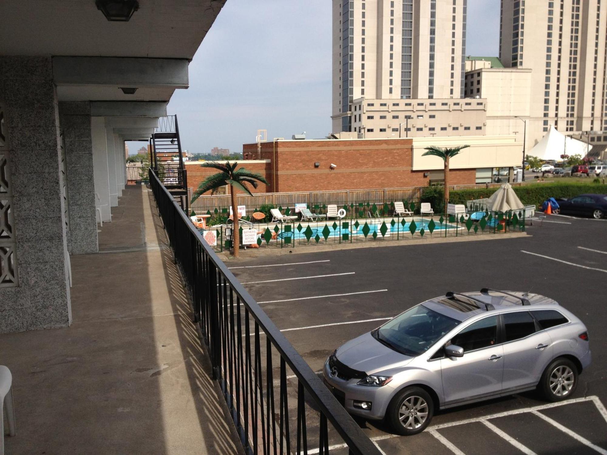 Rainbow Motor Inn - Fallsview ไนแอการาฟอลส์ ภายนอก รูปภาพ