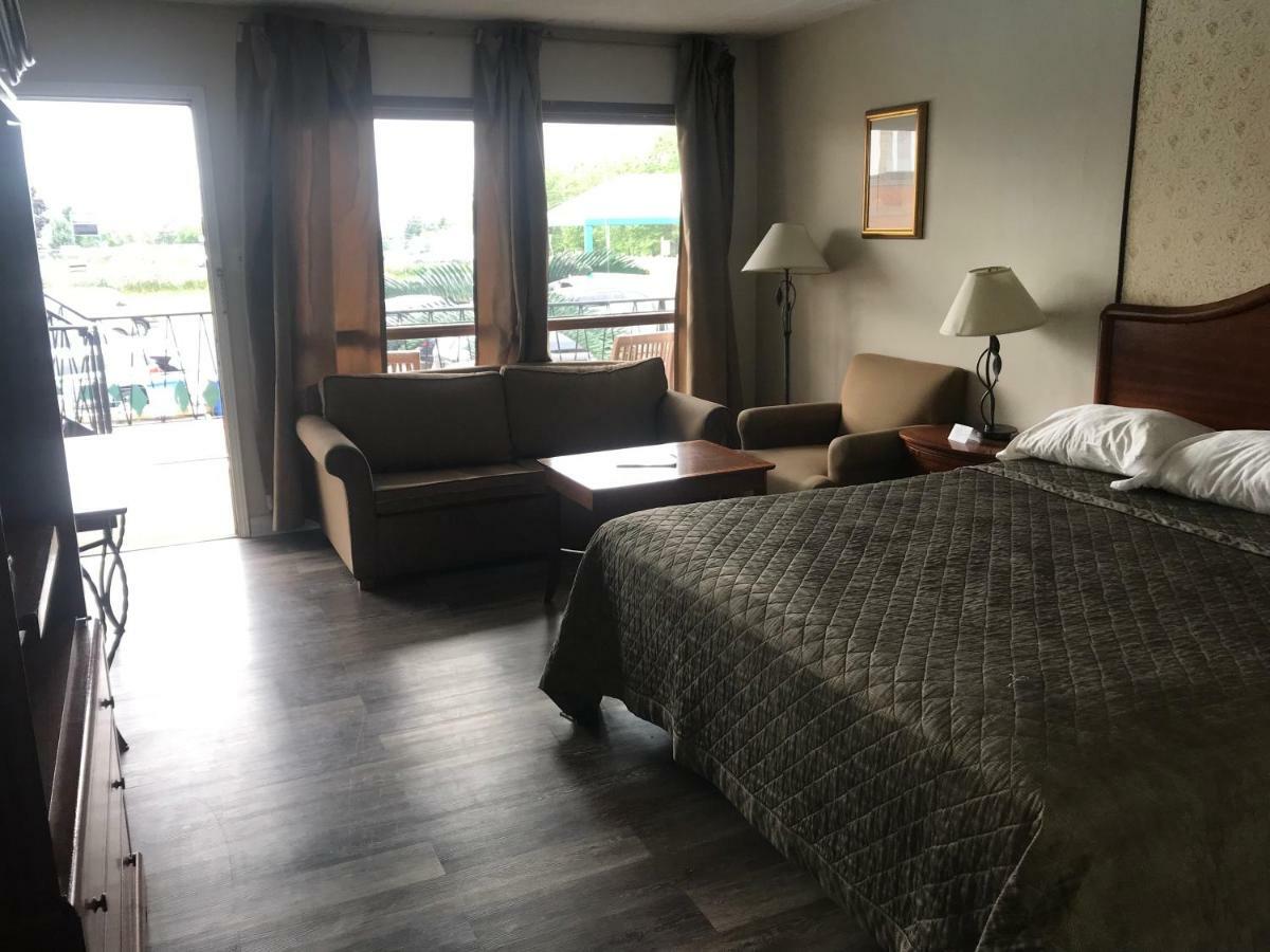 Rainbow Motor Inn - Fallsview ไนแอการาฟอลส์ ภายนอก รูปภาพ