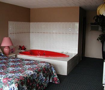 Rainbow Motor Inn - Fallsview ไนแอการาฟอลส์ ภายนอก รูปภาพ